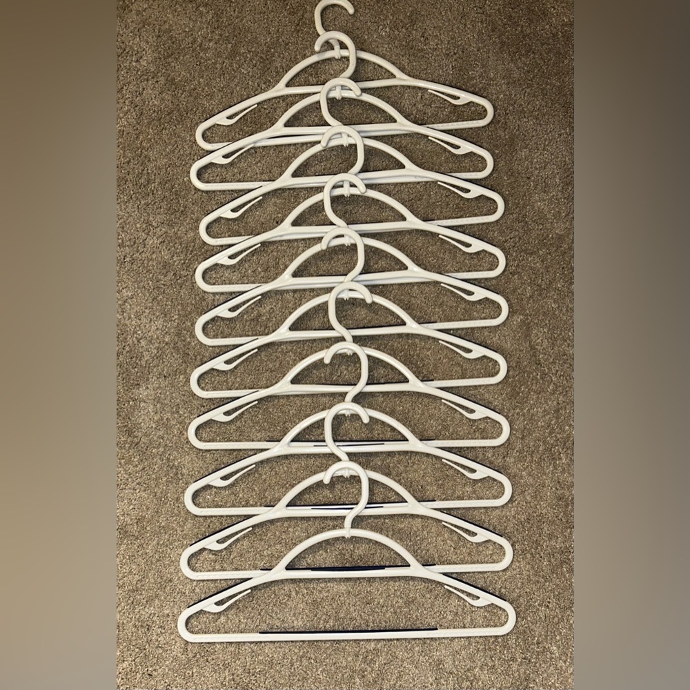 10 pack plastic coat hangers